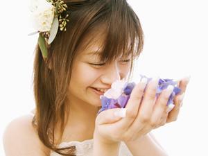 トレンド感溢れるシンプルなデザインの結婚指輪を徹底解説