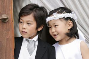 パーティードレスが比較的安価で購入可能